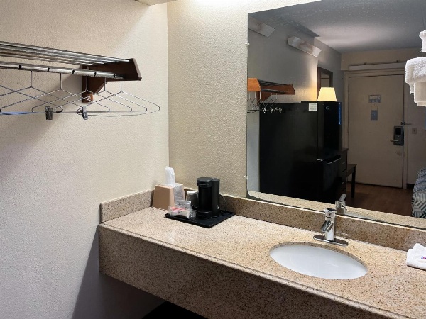 Studio 6 Suites Shreveport, LA Industrial Loop image 3